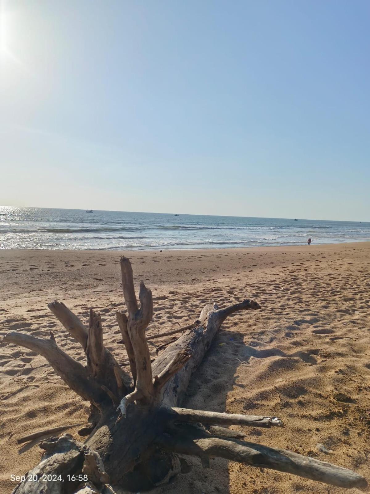 Beachside - Cozy By The Sea Goa Holiday home